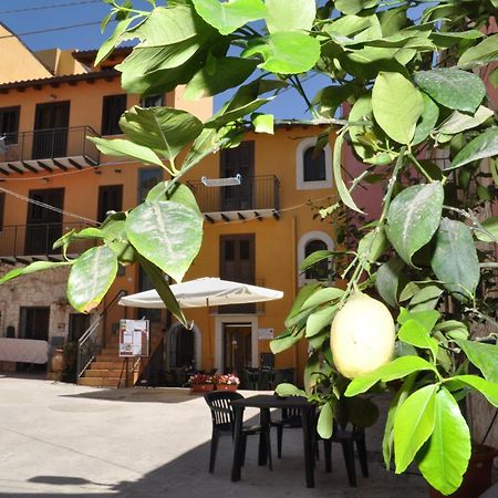 Case Albergo Al Cortiletto ลิกาตา ภายนอก รูปภาพ