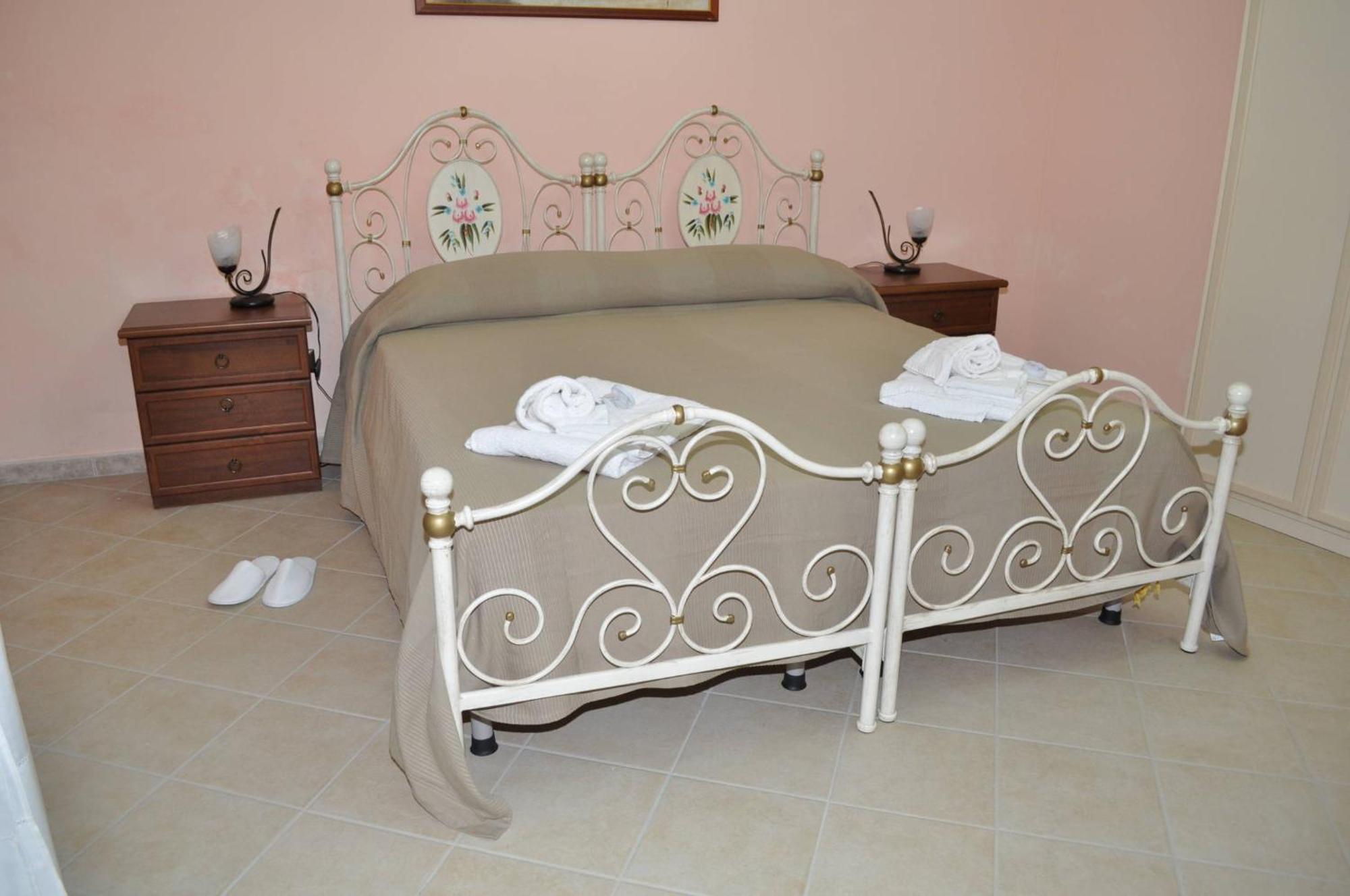 Case Albergo Al Cortiletto ลิกาตา ภายนอก รูปภาพ